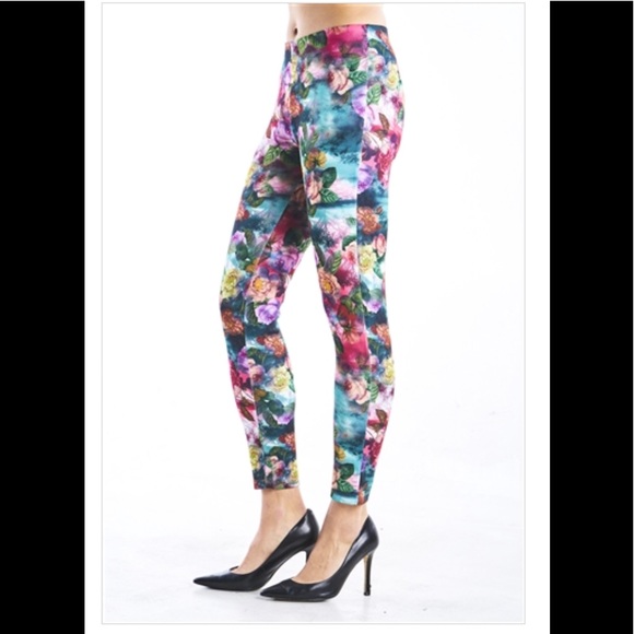 Ladies floral scuba pants with elastic waist - Picture 2 of 4